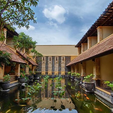 Lotus Garden Hotel By Waringin Hospitality Kediri  Buitenkant foto