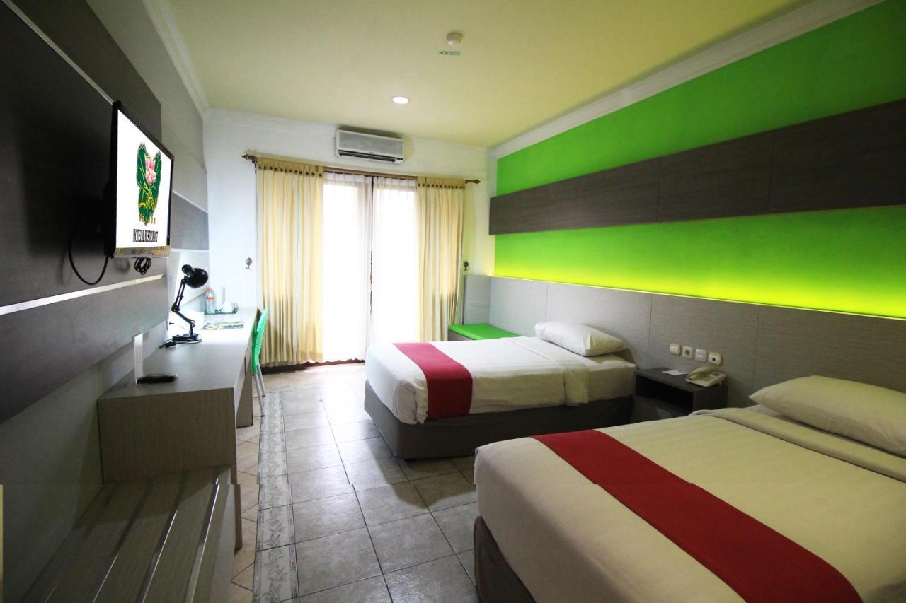 Lotus Garden Hotel By Waringin Hospitality Kediri  Buitenkant foto