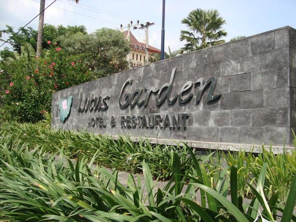 Lotus Garden Hotel By Waringin Hospitality Kediri  Buitenkant foto