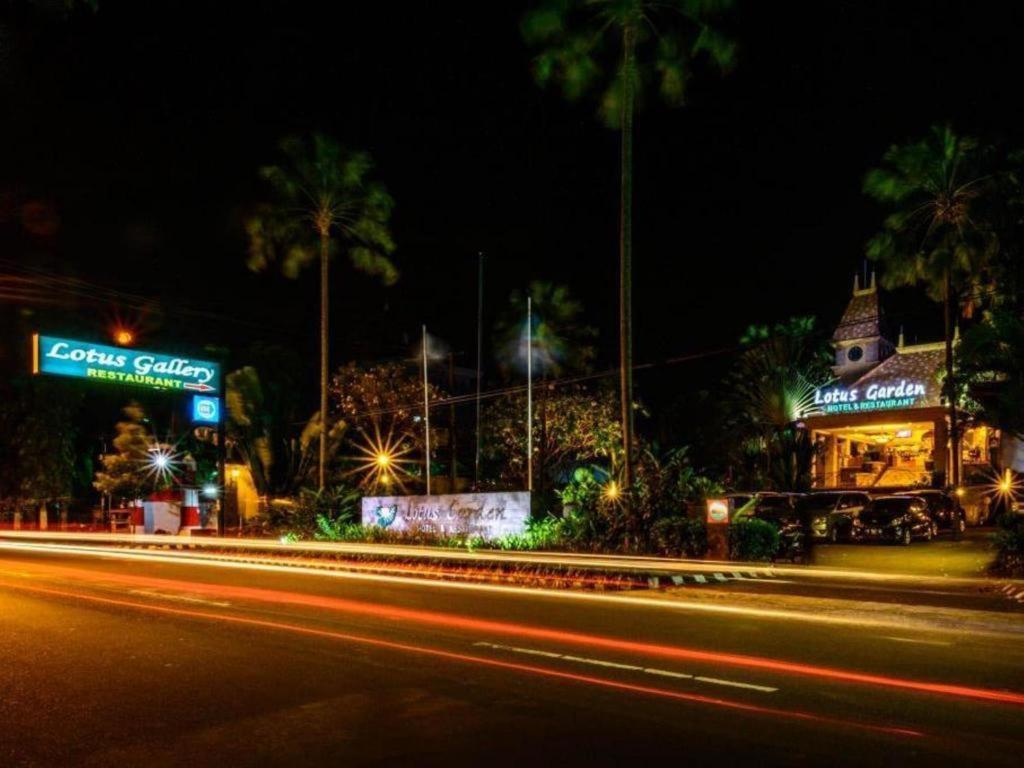 Lotus Garden Hotel By Waringin Hospitality Kediri  Buitenkant foto