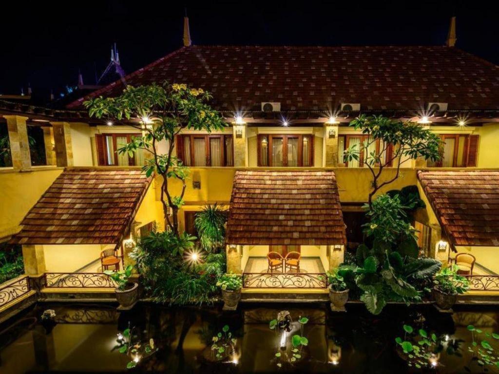 Lotus Garden Hotel By Waringin Hospitality Kediri  Buitenkant foto