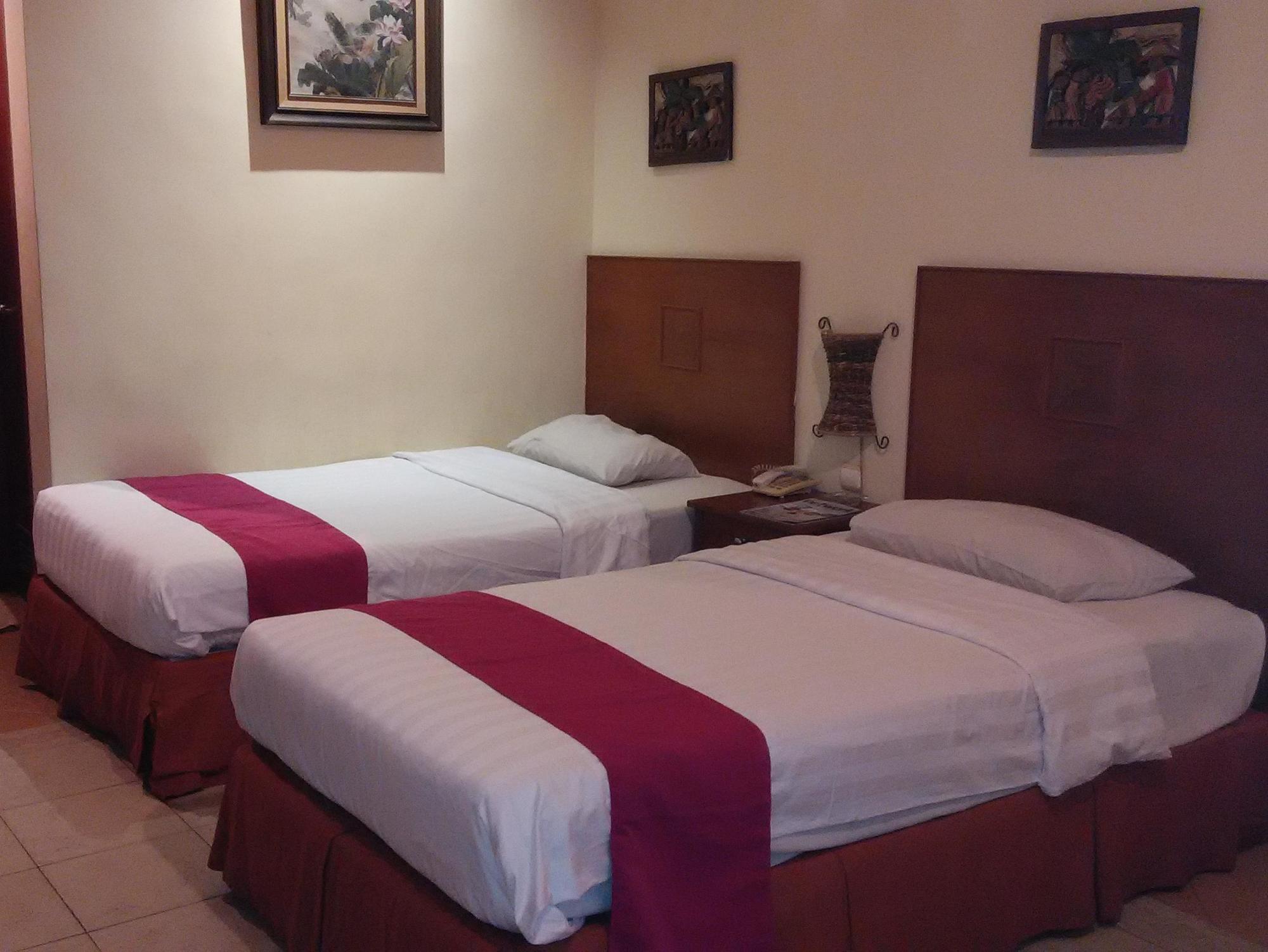 Lotus Garden Hotel By Waringin Hospitality Kediri  Buitenkant foto
