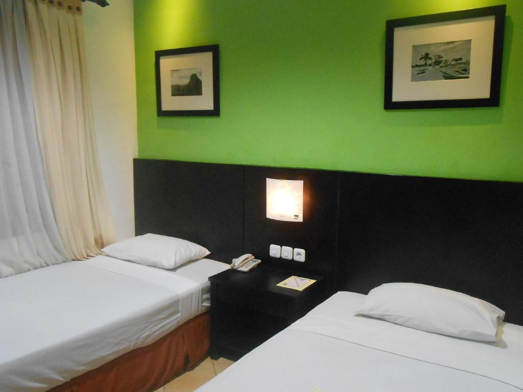 Lotus Garden Hotel By Waringin Hospitality Kediri  Kamer foto