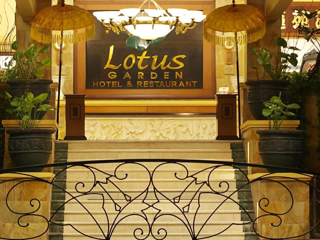 Lotus Garden Hotel By Waringin Hospitality Kediri  Buitenkant foto