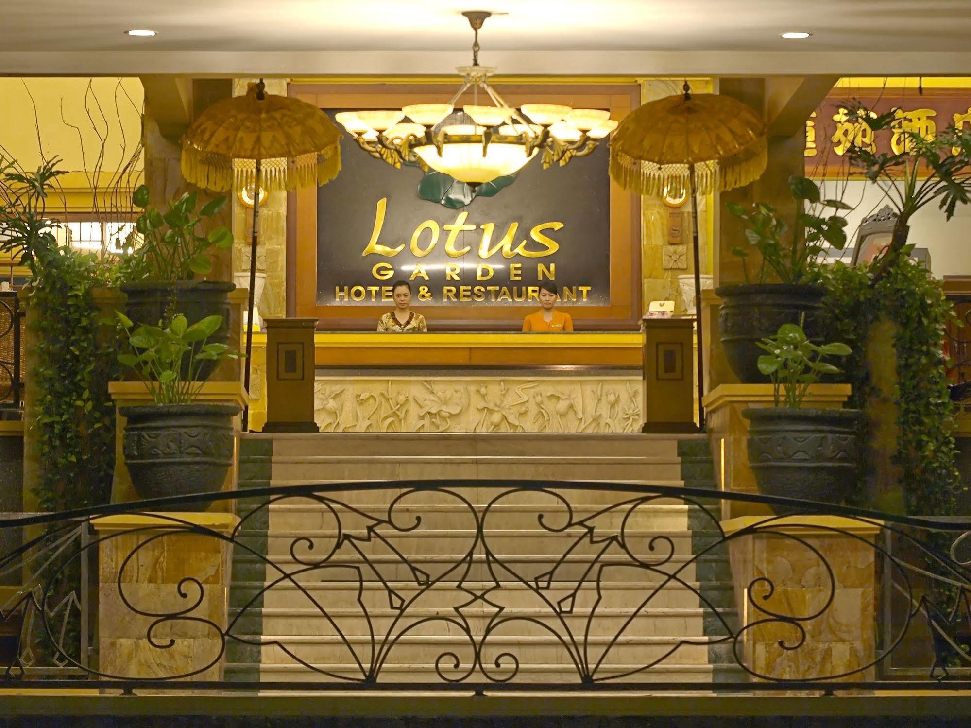 Lotus Garden Hotel By Waringin Hospitality Kediri  Buitenkant foto